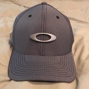 Oakley Flex Fit Grey Hat